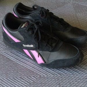 Reebok size 7 black sneakers for women